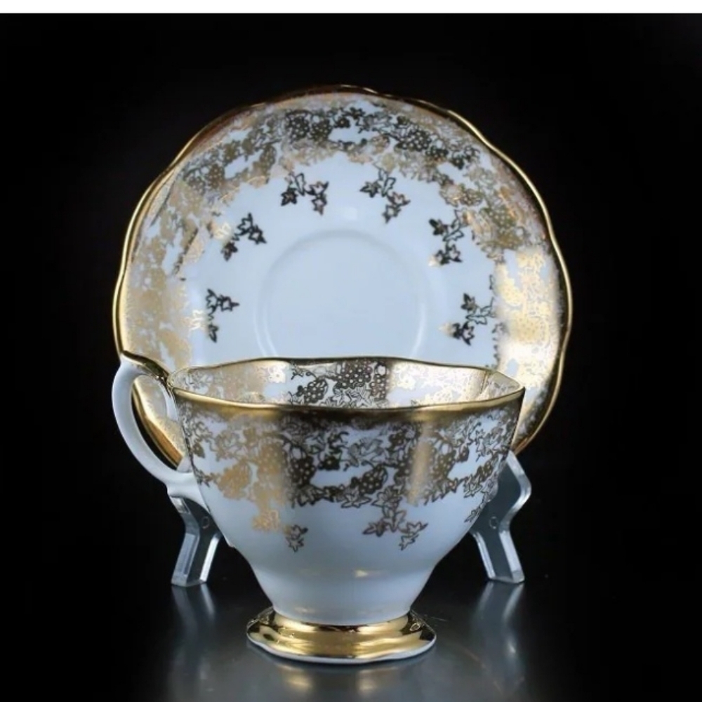 VINTAGE 4 piecea total Albert footed teacup grapevine pattern 22k gold gilt